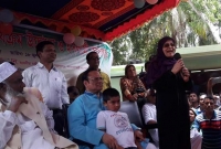 স্বামীর জন্য নৌকায় ভোট চাইলেন শাবানা