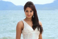 অনলাইনে ভাইরাল জনপ্রিয় অভিনেত্রীর খোলামেলা দৃশ্য!