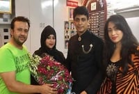  ফুল হাতে হঠাৎ এফডিসিতে শাবনূর