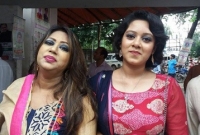 হঠাৎ প্রেসক্লাবে এসে এদিকে-সেদিকে ঘুরে বেড়াতে লাগলেন দীঘি  হঠাৎ প্রেসক্লাবে এসে এদিকে-সেদিকে ঘুরে বেড়াতে লাগলেন দীঘি