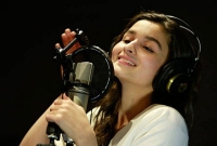 গাইতে সাহস নেই আলিয়ার, নিজেই জানালেন সেই কথা...