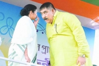 ‘যদি হিন্দুরা কিছু করে দেয়, ভাববেন পয়সা দিয়ে বিজেপি করাচ্ছে’