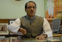 সরকারি আমলাদের উল্টো করে ঝোলানোর হুমকি দিলেন মুখ্যমন্ত্রী!