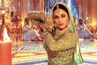 মাধুরীর পোশাকের দাম ৩ কোটি ৭৬ লাখ ৬৬ হাজার টাকা