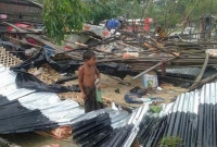 চট্টগ্রামে ভয়াবহ টর্নেডোতে উড়ে গেল ৪০০ ঘরবাড়ি