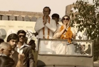 'গুজরাত দাঙ্গায় মোদির ভূমিকা নিয়ে সিনেমা করলে বোর্ড আটকাবে তো?'