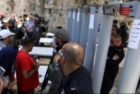 পিছু হটেছে ইসরায়েল, সরানো হচ্ছে আকসা মসজিদের সামনের ডিটেক্টর