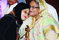 প্রধানমন্ত্রীর জড়িয়ে ধরা আমার কাছে সেরা মুহূর্ত:শাবানা