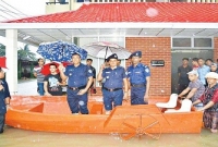  রাস্তায় চলাচলের জন্য নৌকা কিনল চট্টগ্রাম জেলা পুলিশ সুপার অফিস