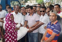 বন্যাদূর্গত ১ হাজার পরিবারের মাঝে ত্রাণ সামগ্রী বিতরণ