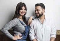 হিন্দু মেয়েকে বিয়ে করায় মেরে ফেলার হুমকি আয়েশা টাকিয়ার স্বামীকে