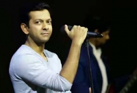 মঞ্চে তাহসান উঠতেই তরুণীদের বাঁধভাঙা উচ্ছ্বাস