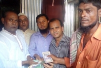 যাত্রীর ফেলে যাওয়া প্রায় ২ লক্ষ টাকা ফেরত দিলেন রিক্সা চালক ফয়সাল!