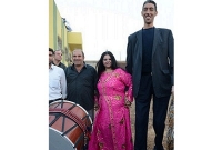 বিয়ে করলেন বিশ্বের দীর্ঘকায় পুরুষ সুলতান