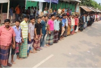 কেশবপুরে ব্যবসায়ীদের মানববন্ধনে সন্ত্রাসী হামলা