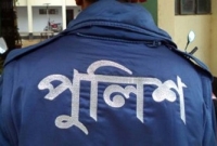  রাতে স্বামীর অবর্তমানে গৃহবধূর ঘরে গিয়ে ধরা পড়ল দারোগা