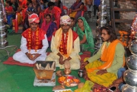 আজব কাণ্ড, বৃষ্টির জন্য এ কী করলেন কৃষকরা!