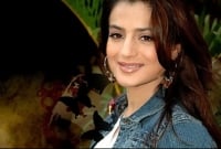  আমিশাকে ঘিরে ধরে খারাপ ভঙ্গিতে গায়ে হাত! বাড়ি পর্যন্ত ধাওয়া