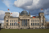 হিটলারি কায়দায় স্যালুট দিয়েই বিপদে চীনা পর্যটক