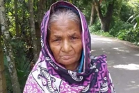 সম্পত্তি লিখে নিয়ে মাকে বাড়ি থেকে তাড়িয়ে দিল ছেলে!