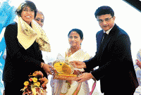 সৌরভের মা কার খেলা পছন্দ করেন, জানিয়ে দিলেন মহারাজ নিজেই