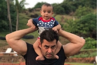 সালমানের সাথে তার ভাগ্নের মজার খুনসুটি