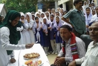  ক্লাস বন্ধ করে ছাত্রীদের নিয়ে বিদ্যালয়েই গায়ে হলুদের অনুষ্ঠান!