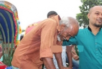এবার ১২ হত-দরিদ্রকে রিকশা প্রদান করলেন ‘পাগলা’ মনসুর