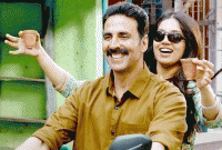 প্রথমদিনে ১৩ কোটি টাকা আয় করল ‘টয়লেট এক প্রেম কথা’