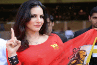 নতুন আইটেম গানে তরুণদের মধ্যে আরো উত্তজনার পারদ চড়ালেন সানি লিওন