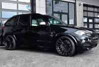 ৭ তলা থেকে রাস্তায় আছড়ে পড়ল বিএমডব্লিউ, বেচে গেলেন চালক!