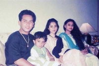 কাঁদতে কাঁদতে সামিরা বলেন: ভক্তরা যেন সালমান শাহ'র জন্য দোয়া করে