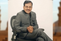 পবিত্র হজ করার উদ্দেশ্যে আজ সপরিবারে সৌদি আরব যাচ্ছেন হানিফ সংকেত