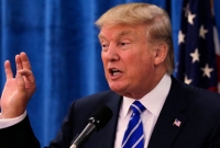 শিক্ষকদের হাতে বন্দুক বা আগ্নেয়াস্ত্র থাকা জরুরি : ট্রাম্প