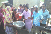 বিএনপির উদ্যোগে বন্যার্তদের মাঝে ত্রাণ বিতরণ
