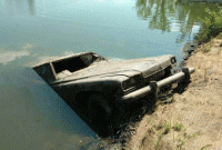 ডোবা থেকে উদ্ধার হলো পুরনো গাড়ি, ভেতরে ভয়ানক লাশ!