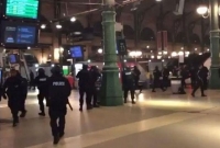  স্টেশনে জঙ্গি হামলা, এলোপাথাড়ি গুলি, যাত্রীদের হাত তুলে দাঁড়ানোর নির্দেশ