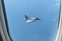 বিমানের জানালা দিয়ে একটি দৃশ্য চোখে পড়তেই আতঙ্কিত হয়ে পড়েন যাত্রীরা, তারপর...