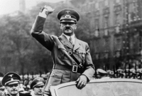 এখনও হিটলারের জন্য ঘণ্টা বাজে যেখানে!