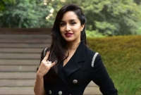 শরীর দেখানোর জন্য বিশাল অঙ্কের টাকা দাবী এই নায়িকা