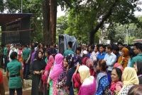 নায়করাজ রাজ্জাকের মরদেহ দেখেই অঝোড়ে কাঁদলেন নায়িকা শাবনূর, আকাশ বাতাস ভারি হয়ে গেলো..  