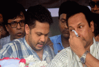 'বাবার ওপর কষ্ট রাখবেন না'