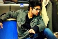 বিলাসবহুল গাড়িতে চড়ে শুধুমাত্র মন্ত্রী-নেতাদের বাড়ি চুরি করতেন যে চোর