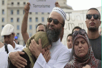 বার্সেলোনার রাস্তায় কান্নায় ভেঙে পড়লেন মুসলিমরা