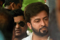 নায়করাজের দাফন শেষে আবেগাপ্লত কণ্ঠে যা বললেন শাকিব খান