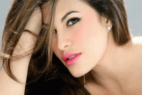 দুঃসাহসিক ছবি! রতনানির সামনে ‘জামা খুললেন’ জ্যাকলিন