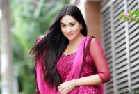 বলিউড ছবির কেন্দ্রীয় ভূমিকায় বাংলাদেশি অভিনেত্রী মম