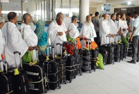 হজে যেতে না পারায় কান্নার রোল পড়েছে হজ ক্যাম্পে