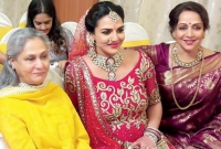 যা দেখে এষার সাধের অনুষ্ঠানে রেগে গেলেন জয়া বচ্চন!