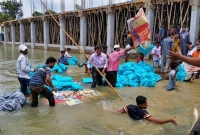রাজশাহীতে ডুবলো বিএনপির ত্রাণ ভর্তি নৌকা